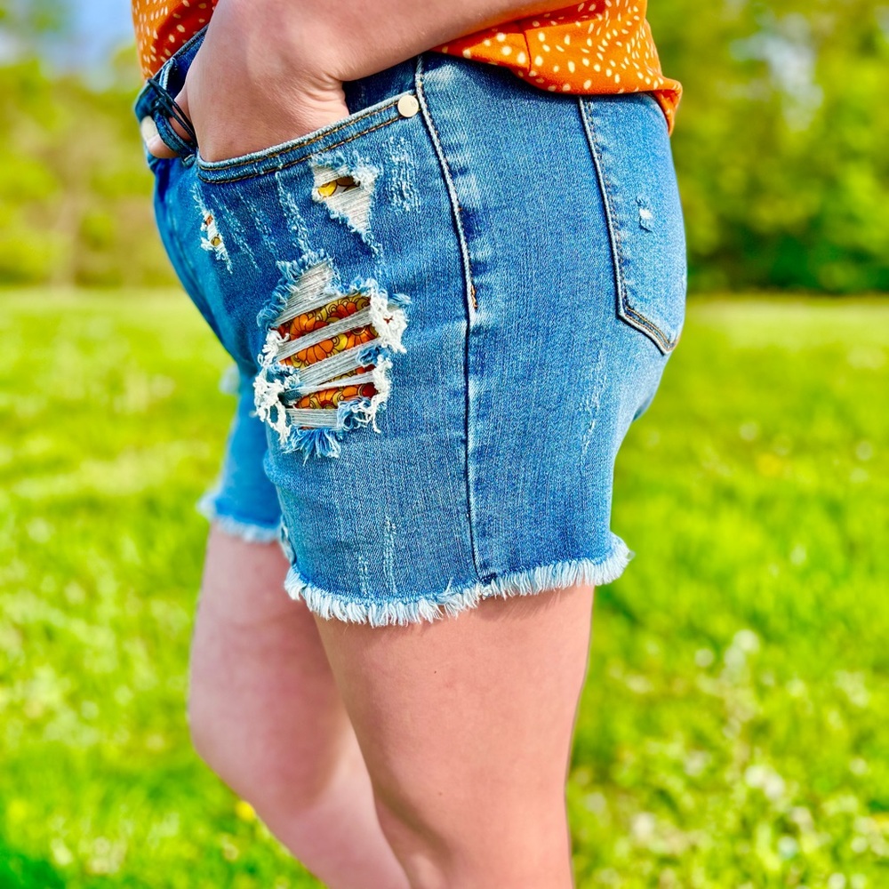 Judy Blue Retro Floral Pocket Cut Off Shorts